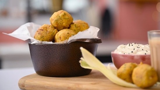 Chef Kunal Kapur shares corn pakora recipe to enjoy on rainy days: See step-by-step preparation Chef Kunal Kapur shares corn pakora recipe to enjoy on rainy days: See step-by-step preparation