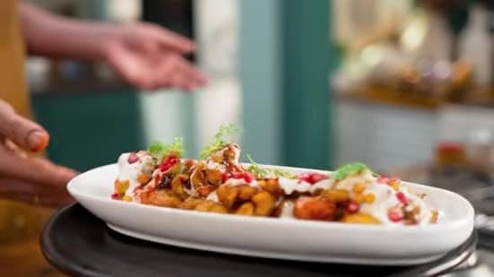 Chef Ranveer Brar shares tangy and crispy palak patta chaat recipe for monsoon cravings Chef Ranveer Brar shares tangy and crispy palak patta chaat recipe for monsoon cravings