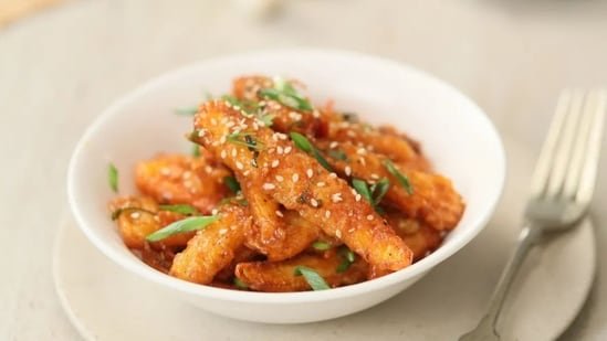 Chef Sanjeev Kapoor shares sweet and spicy honey chilli baby corn recipe: See step-by-step preparation Chef Sanjeev Kapoor shares sweet and spicy honey chilli baby corn recipe: See step-by-step preparation