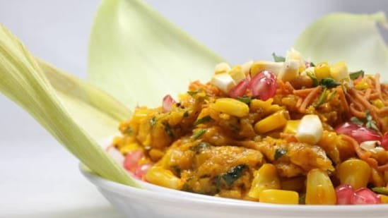 Corn Bhutta Chaat Recipe: A Perfect Rainy Day Snack Packed with Spicy, Tangy Flavours and Healthy Ingredients Corn Bhutta Chaat Recipe: A Perfect Rainy Day Snack Packed with Spicy, Tangy Flavours and Healthy Ingredients
