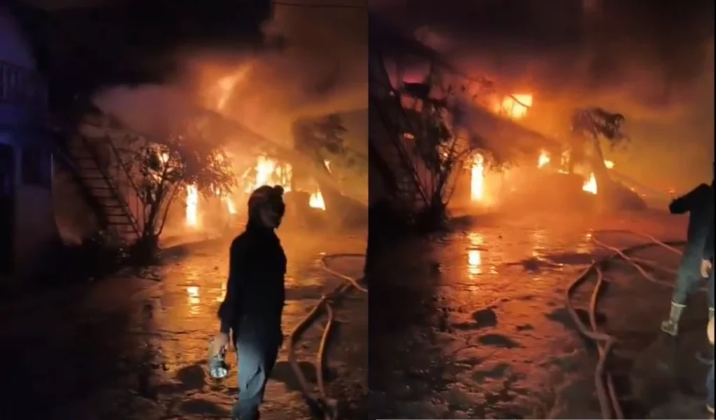 Delhi Fire: चंदन होला में आधी रात धधकी फैक्ट्री, 8 घंटे चला आग का तांडव
