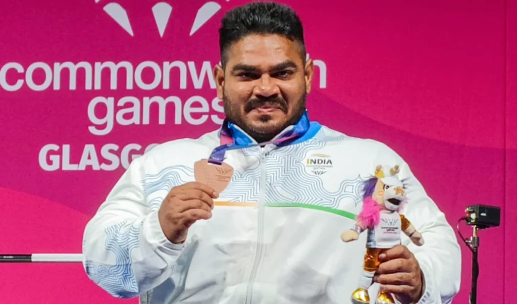 Delhi में Hero की तरह लौटे Jhandu Kumar, Polio से Bronze Medal तक का सफर प्रेरणादायी! Delhi में Hero की तरह लौटे Jhandu Kumar, Polio से Bronze Medal तक का सफर प्रेरणादायी!