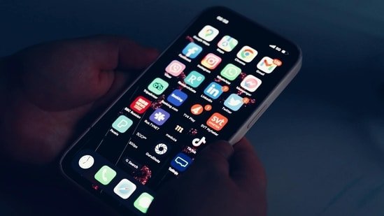 Do you panic and feel restless without your phone? Know from experts why you need a digital detox Do you panic and feel restless without your phone? Know from experts why you need a digital detox