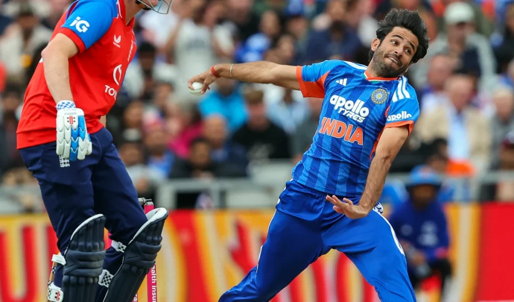 England के खिलाफ तीसरे T20 से पहले Ravi Bishnoi पर गिरेगी गाज? इस पेसर को मिलेगा मौका! England के खिलाफ तीसरे T20 से पहले Ravi Bishnoi पर गिरेगी गाज? इस पेसर को मिलेगा मौका!