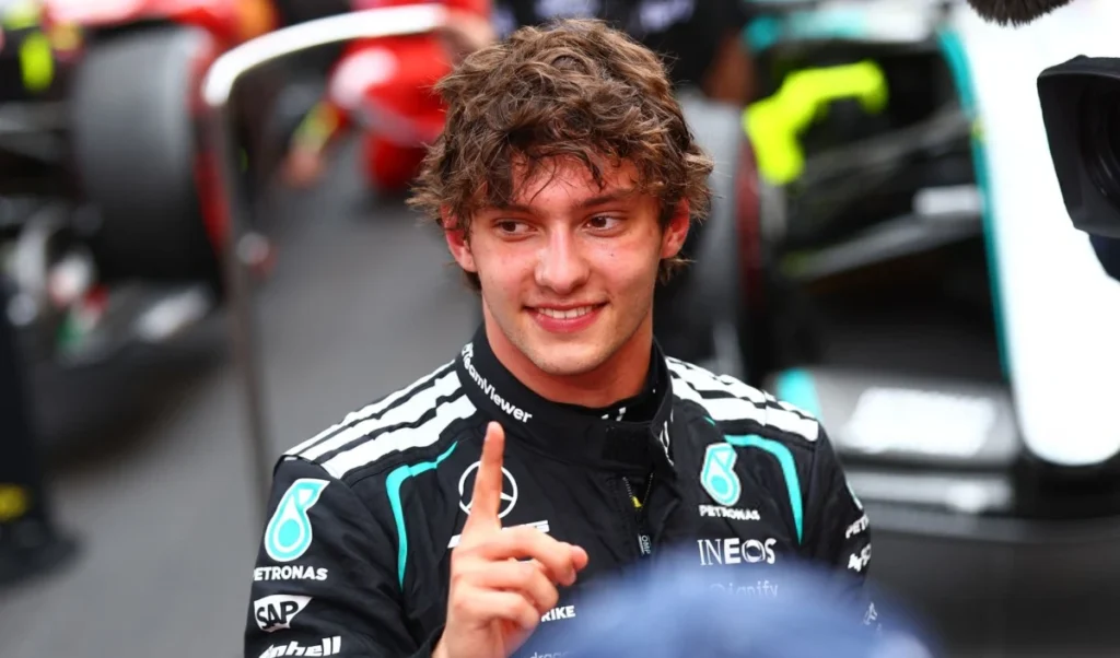 F1 Belgium GP: Mercedes के युवा सितारे Kimi Antonelli का दबदबा, दिग्गज Verstappen और Norris पर भारी पड़े F1 Belgium GP: Mercedes के युवा सितारे Kimi Antonelli का दबदबा, दिग्गज Verstappen और Norris पर भारी पड़े