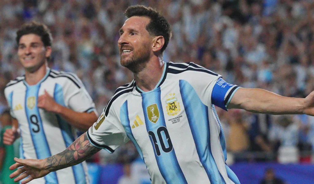 FIFA World Cup 2026 | Lionel Messi का बेनूर हुआ आखिरी सुनहरा सफर… स्पेन से हारकर टूटा सपना, आंसुओं के साथ ली विदाई FIFA World Cup 2026 | Lionel Messi का बेनूर हुआ आखिरी सुनहरा सफर… स्पेन से हारकर टूटा सपना, आंसुओं के साथ ली विदाई