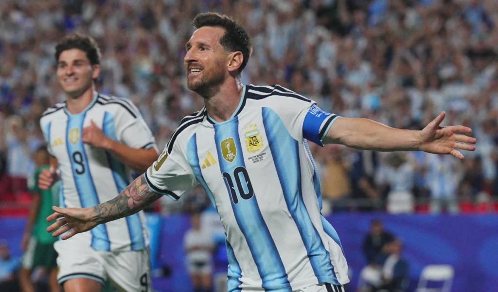 FIFA World Cup | केप वर्दे ने चैंपियन अर्जेंटीना के छुड़ाए पसीने, मेस्सी की सेना जैसे-तैसे 3-2 से जीती, अंतिम-16 में मिस्र से टक्कर FIFA World Cup | केप वर्दे ने चैंपियन अर्जेंटीना के छुड़ाए पसीने, मेस्सी की सेना जैसे-तैसे 3-2 से जीती, अंतिम-16 में मिस्र से टक्कर