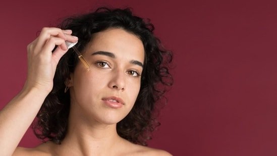 Face oil vs face serum: What’s the difference between the two? Know what your skin actually needs Face oil vs face serum: What’s the difference between the two? Know what your skin actually needs