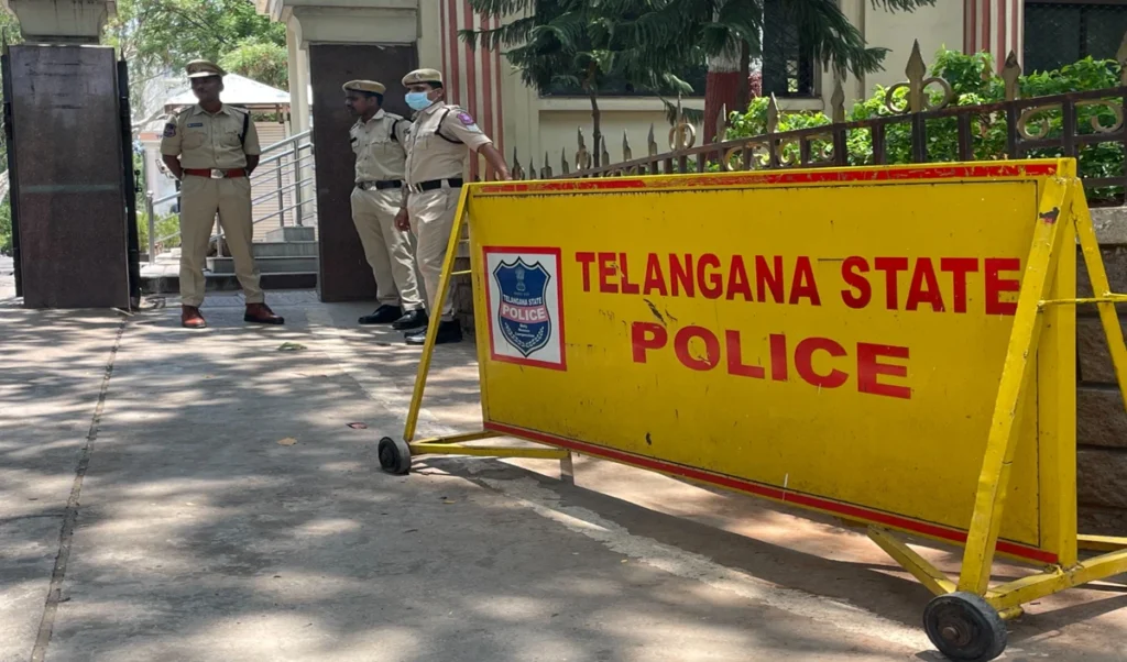 Hyderabad SVPNPA में सनसनी: IPS Trainee पर साथी महिला अफसर से मारपीट और Blackmailing का आरोप, FIR दर्ज Hyderabad SVPNPA में सनसनी: IPS Trainee पर साथी महिला अफसर से मारपीट और Blackmailing का आरोप, FIR दर्ज