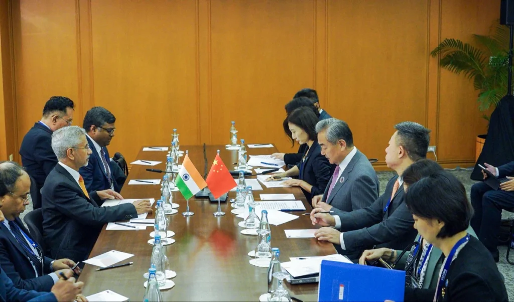 India-China Relations | 'भारत के साथ संवेदनशील मुद्दों का हल और सहयोग बढ़ाने को तैयार', चीनी विदेशमंत्री वांग यी का बयान India-China Relations | 'भारत के साथ संवेदनशील मुद्दों का हल और सहयोग बढ़ाने को तैयार', चीनी विदेशमंत्री वांग यी का बयान
