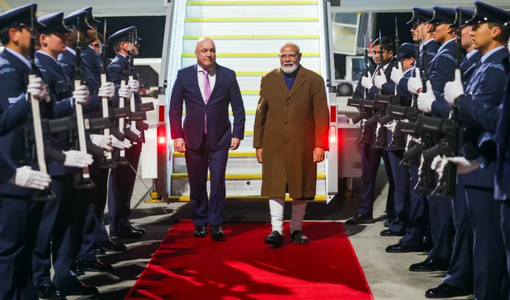 India- New Zealand Relations | पीएम मोदी का न्यूज़ीलैंड में ग्रैंड वेलकम! दक्षिण कोरियाई राष्ट्रपति ने भी जताई खुशी, सोशल मीडिया पर दिखी दोस्ती की नई मिसाल India- New Zealand Relations | पीएम मोदी का न्यूज़ीलैंड में ग्रैंड वेलकम! दक्षिण कोरियाई राष्ट्रपति ने भी जताई खुशी, सोशल मीडिया पर दिखी दोस्ती की नई मिसाल