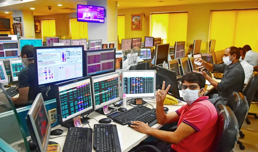 Indian Stock Market Opening Bell | आईटी शेयरों में लिवाली से सेंसेक्स 480 अंक उछला, निफ्टी 24,200 के पार Indian Stock Market Opening Bell | आईटी शेयरों में लिवाली से सेंसेक्स 480 अंक उछला, निफ्टी 24,200 के पार