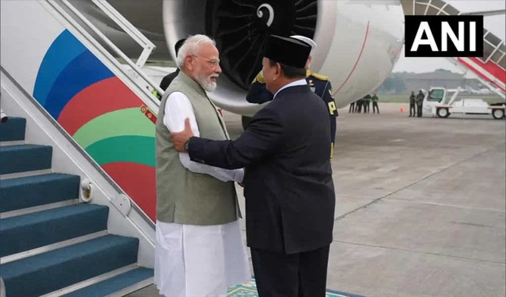 Indonesia की धरती पर PM Modi के कदम रखते ही जो हुआ, उसे देखकर पूरी दुनिया को चौंकना ही था