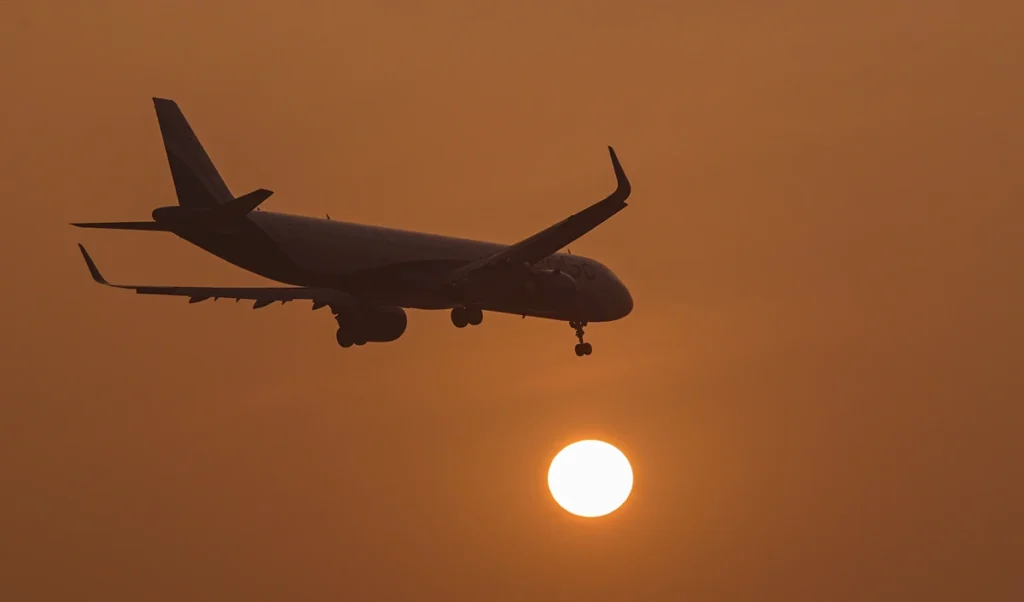 Iran-Iraq Airspace बना 'नो फ्वाई जोन', सैन्य हमलों के बीच EASA की बड़ी चेतावनी Iran-Iraq Airspace बना 'नो फ्वाई जोन', सैन्य हमलों के बीच EASA की बड़ी चेतावनी