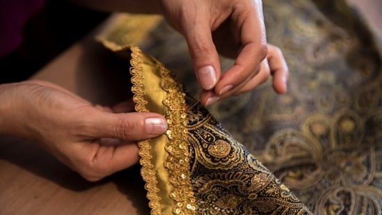 Is your handloom saree genuine? Know how to identify the authentic one before spending thousands Is your handloom saree genuine? Know how to identify the authentic one before spending thousands