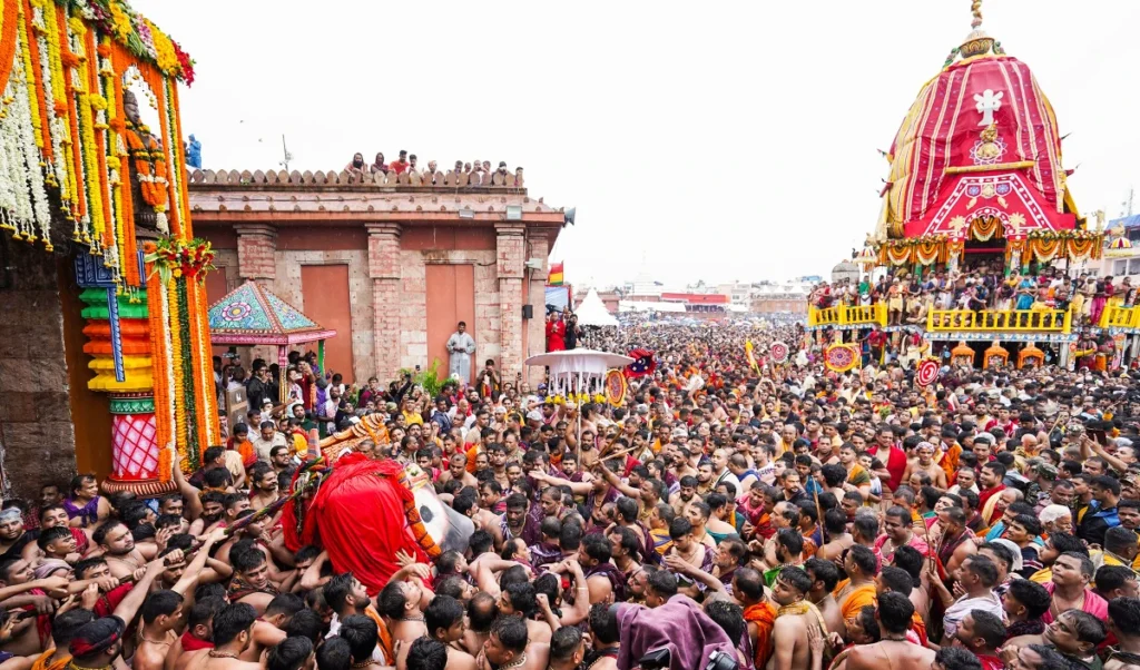 Jagannath Rath Yatra 2026 | पुरी रथयात्रा में बिना ‘ताहिया’ के निकले महाप्रभु जगन्नाथ, ओडिशा में सियासी बवाल, बीजद और कांग्रेस ने सरकार को घेरा Jagannath Rath Yatra 2026 | पुरी रथयात्रा में बिना ‘ताहिया’ के निकले महाप्रभु जगन्नाथ, ओडिशा में सियासी बवाल, बीजद और कांग्रेस ने सरकार को घेरा