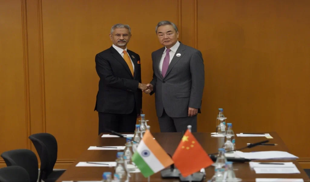 Jaishankar-Wang Yi Meeting: सीमा पर शांति के बिना सामान्य नहीं होंगे रिश्ते, जिनपिंग के मंत्री को सामने बिठा जयशंकर ने दिया साफ संदेश Jaishankar-Wang Yi Meeting: सीमा पर शांति के बिना सामान्य नहीं होंगे रिश्ते, जिनपिंग के मंत्री को सामने बिठा जयशंकर ने दिया साफ संदेश