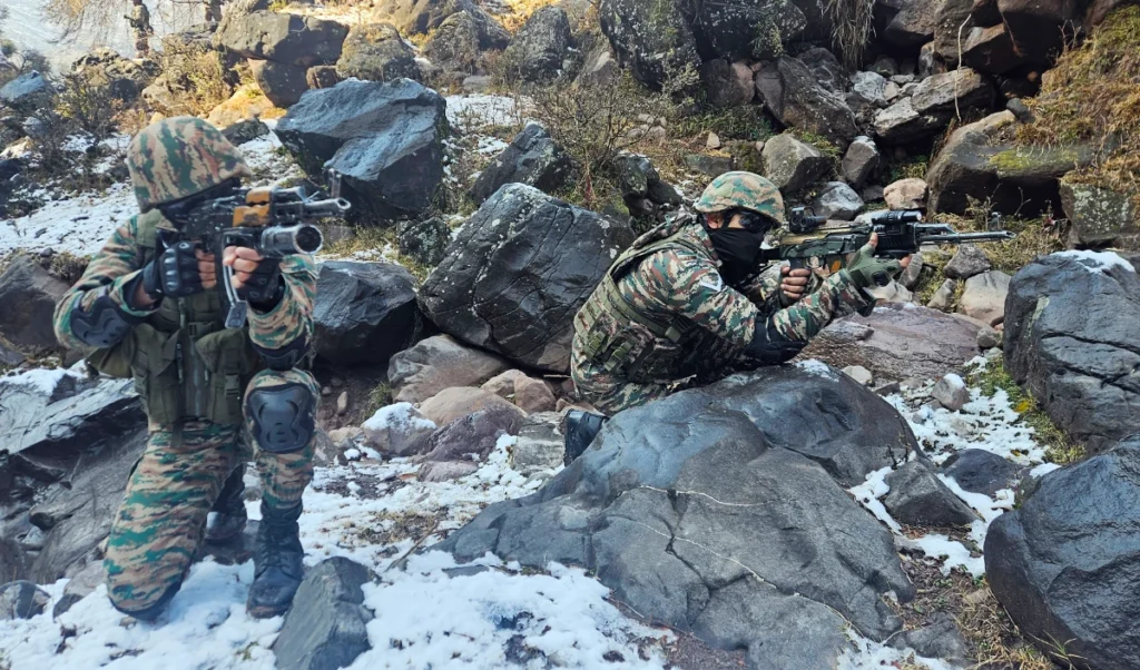 Jammu and Kashmir: राजौरी में LOC के पास मंडराता दिखा पाकिस्तानी संदिग्ध ड्रोन, सुरक्षाबलों ने शुरू किया बड़ा तलाशी अभियान Jammu and Kashmir: राजौरी में LOC के पास मंडराता दिखा पाकिस्तानी संदिग्ध ड्रोन, सुरक्षाबलों ने शुरू किया बड़ा तलाशी अभियान