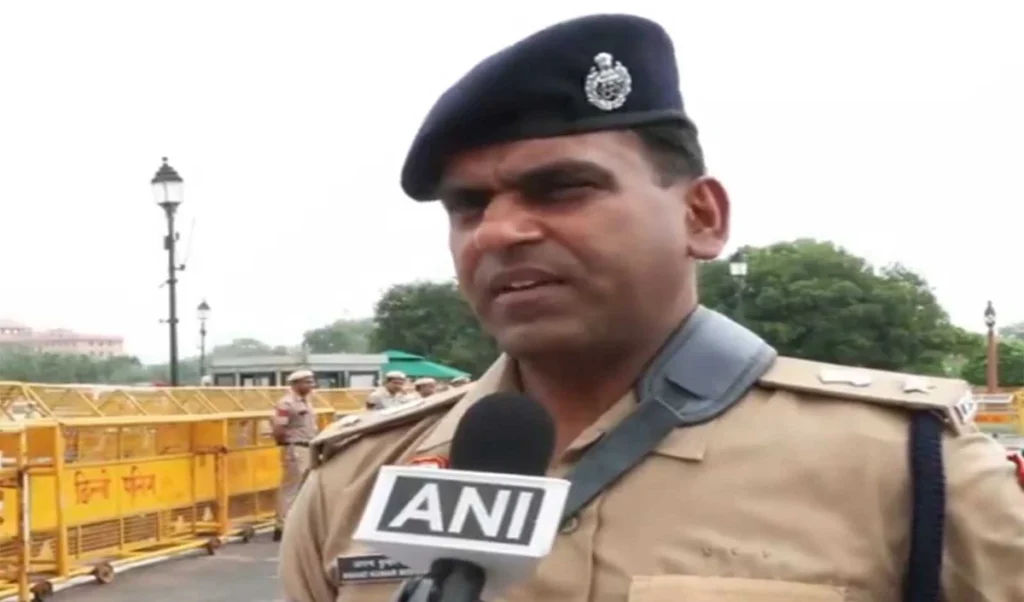 Jantar Mantar Violence: 120 पुलिसकर्मी घायल, DCP Anand Mishra बोले- जांच के लिए SIT गठित Jantar Mantar Violence: 120 पुलिसकर्मी घायल, DCP Anand Mishra बोले- जांच के लिए SIT गठित