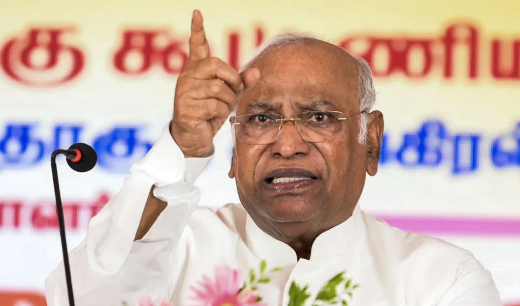 Kharge का Modi सरकार पर तीखा वार, Jantar Mantar की घटना लोकतंत्र पर काला धब्बा Kharge का Modi सरकार पर तीखा वार, Jantar Mantar की घटना लोकतंत्र पर काला धब्बा