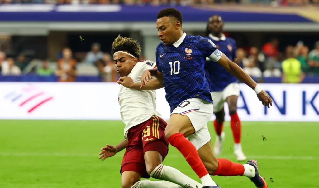 Lamine Yamal ने गोल नहीं किया फिर भी बने Game Changer, Spain vs France Match में दिखाई अपनी चतुराई Lamine Yamal ने गोल नहीं किया फिर भी बने Game Changer, Spain vs France Match में दिखाई अपनी चतुराई
