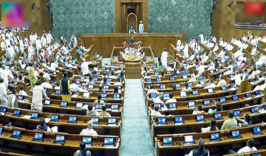 Lok Sabha में Anti-Paper Leak, Rajya Sabha में Vande Mataram बिल पास; हंगामे से संसद ठप
