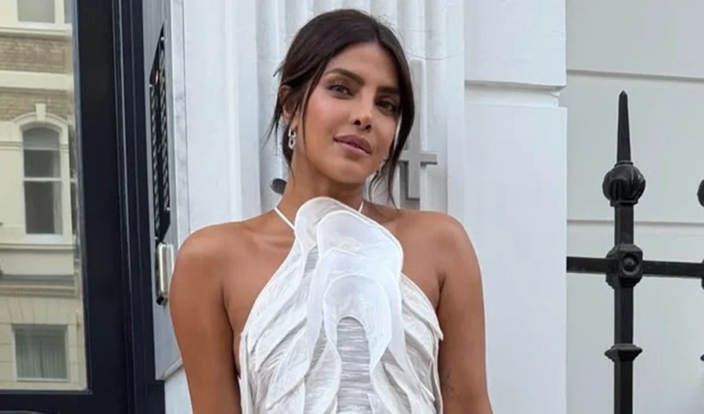 London में Priyanka Chopra को मिली नई हेल्पर, बेटी मालती ने पापा Nick Jonas की कर दी छुट्टी! London में Priyanka Chopra को मिली नई हेल्पर, बेटी मालती ने पापा Nick Jonas की कर दी छुट्टी!