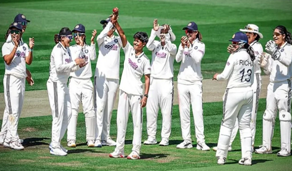 Lord's में Team India Women का दबदबा, England को 270 रन से हराकर रचा इतिहास! Lord's में Team India Women का दबदबा, England को 270 रन से हराकर रचा इतिहास!