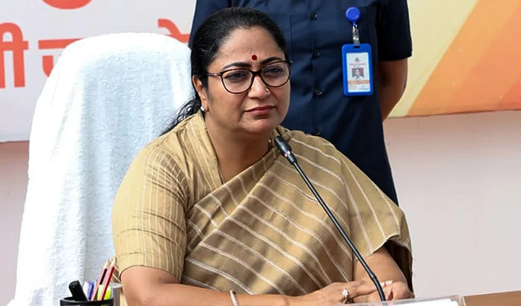 Mahila Samriddhi Yojana Delhi | रक्षाबंधन पर दिल्ली सरकार का बड़ा तोहफा: शुरू होने जा रही ‘महिला समृद्धि योजना’, हर महीने मिलेंगे ₹2,500 Mahila Samriddhi Yojana Delhi | रक्षाबंधन पर दिल्ली सरकार का बड़ा तोहफा: शुरू होने जा रही ‘महिला समृद्धि योजना’, हर महीने मिलेंगे ₹2,500