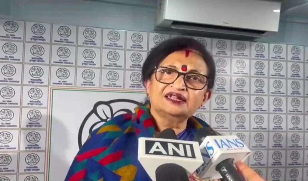 Mamata Banerjee को एक और बड़ा झटका, Bengal TMC चीफ चंद्रिमा ने सभी पदों से दिया इस्तीफा Mamata Banerjee को एक और बड़ा झटका, Bengal TMC चीफ चंद्रिमा ने सभी पदों से दिया इस्तीफा