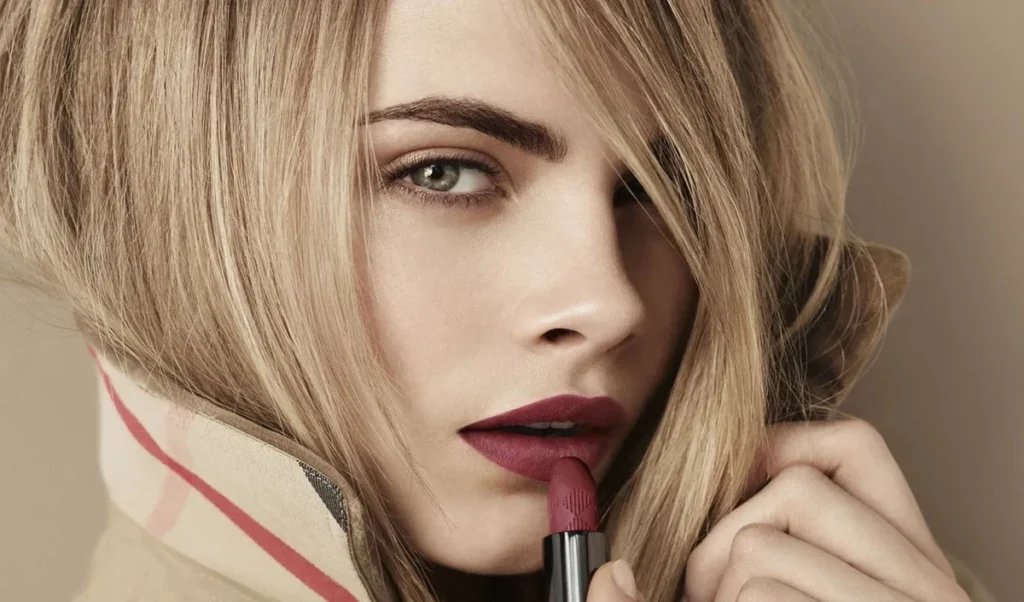 Matte vs Glossy Lipstick: बारिश में Matte या Glossy Lipstick? जानें उमस भरे मौसम में कौन है ज्यादा Long Lasting
