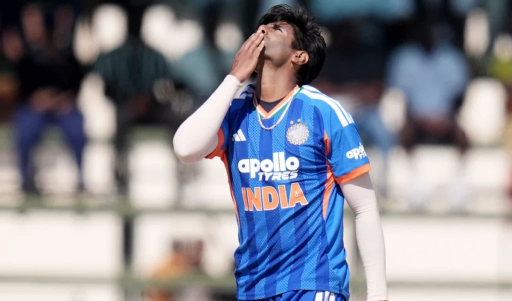 Mayank Yadav की 149 km/h Speed ने जिम्बाब्वे को चौंकाया, पिता की मन्नत और BCCI का भरोसा रंग लाया Mayank Yadav की 149 km/h Speed ने जिम्बाब्वे को चौंकाया, पिता की मन्नत और BCCI का भरोसा रंग लाया