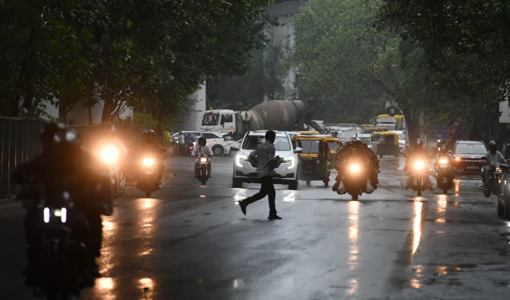 Monsoon Heavy Rainfall | देश के कई राज्यों में मानसून का कहर, बारिश से जुड़ी घटनाओं में 10 से अधिक लोगों की मौत Monsoon Heavy Rainfall | देश के कई राज्यों में मानसून का कहर, बारिश से जुड़ी घटनाओं में 10 से अधिक लोगों की मौत