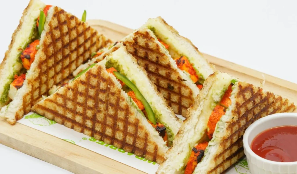 Monsoon Special: घर पर बनाएं ये Bread Veggie Pockets, समोसे-पकोड़े भूल जाएंगे बच्चे
