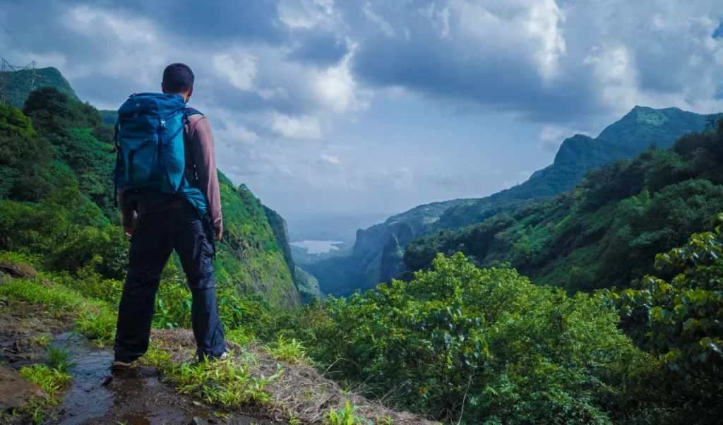 Monsoon Travel: खूबसूरत वादियां बन सकती हैं काल! Landslide-बाढ़ का Red Alert, इन जगहों से रहें दूर Monsoon Travel: खूबसूरत वादियां बन सकती हैं काल! Landslide-बाढ़ का Red Alert, इन जगहों से रहें दूर