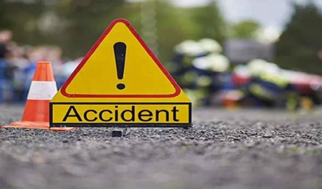 Mumbai के Andheri में बेकाबू BEST Bus का कोहराम, एक साथ 14 गाड़ियों को रौंदा, कई लोग घायल। Mumbai के Andheri में बेकाबू BEST Bus का कोहराम, एक साथ 14 गाड़ियों को रौंदा, कई लोग घायल।