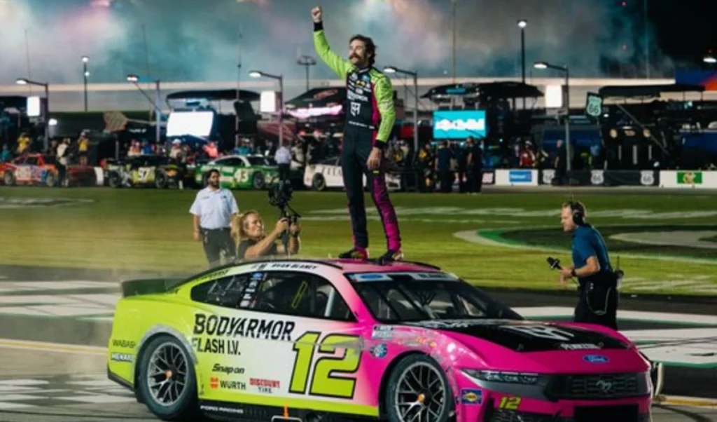 NASCAR Cup Series: क्षतिग्रस्त कार के बावजूद Ryan Blaney ने जीता Atlanta मुकाबला, Bubba Wallace को लगा झटका NASCAR Cup Series: क्षतिग्रस्त कार के बावजूद Ryan Blaney ने जीता Atlanta मुकाबला, Bubba Wallace को लगा झटका
