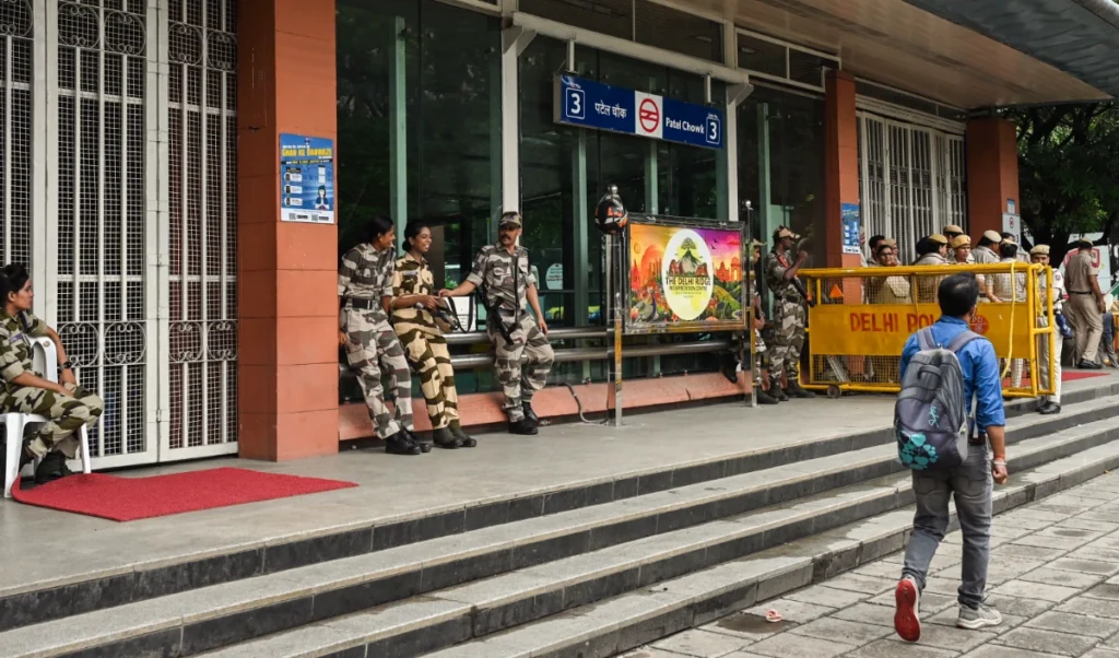 NEET Protest के बीच New Delhi Metro स्टेशन बंद, इंटरचेंज सुविधा पर भी रोक, दिल्ली में सुरक्षा कड़ी NEET Protest के बीच New Delhi Metro स्टेशन बंद, इंटरचेंज सुविधा पर भी रोक, दिल्ली में सुरक्षा कड़ी