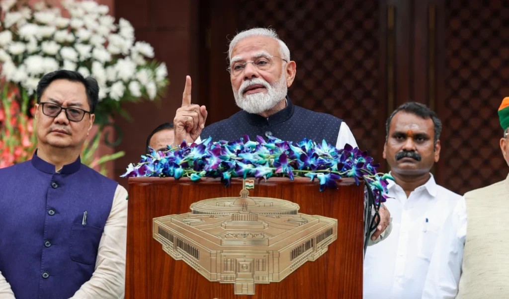 NEET अभ्यर्थियों को PM Modi की गारंटी: ‘आपकी मेहनत बेकार नहीं जाएगी, दोषियों पर होगी कड़ी कानूनी कार्रवाई’ NEET अभ्यर्थियों को PM Modi की गारंटी: ‘आपकी मेहनत बेकार नहीं जाएगी, दोषियों पर होगी कड़ी कानूनी कार्रवाई’