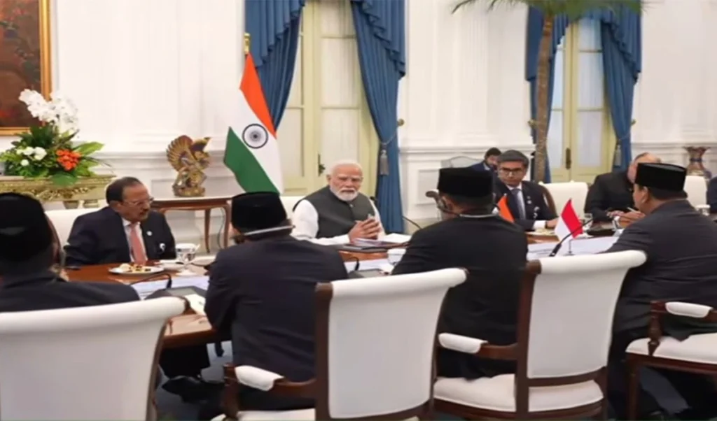 PM Modi Indonesia visit: ब्रह्मोस मिसाइल, अस्त्र मिसाइलों का निर्माण और EVM बनाने में मदद…भारत-इंडोनेशिया के बीच बड़ी डील PM Modi Indonesia visit: ब्रह्मोस मिसाइल, अस्त्र मिसाइलों का निर्माण और EVM बनाने में मदद…भारत-इंडोनेशिया के बीच बड़ी डील