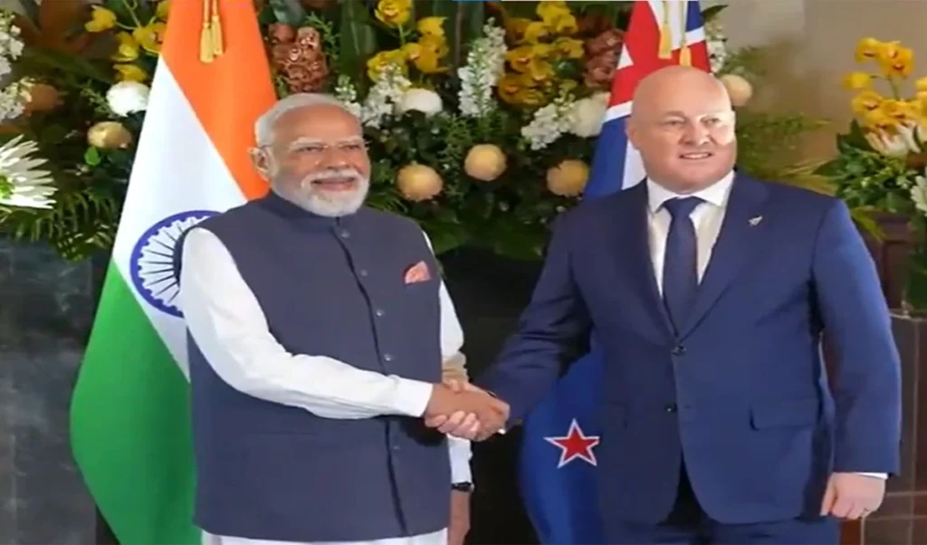 PM Modi का ऐतिहासिक New Zealand दौरा, 40 साल बाद Strategic Partnership पर मुहर, अब दोगुना होगा ट्रेड PM Modi का ऐतिहासिक New Zealand दौरा, 40 साल बाद Strategic Partnership पर मुहर, अब दोगुना होगा ट्रेड