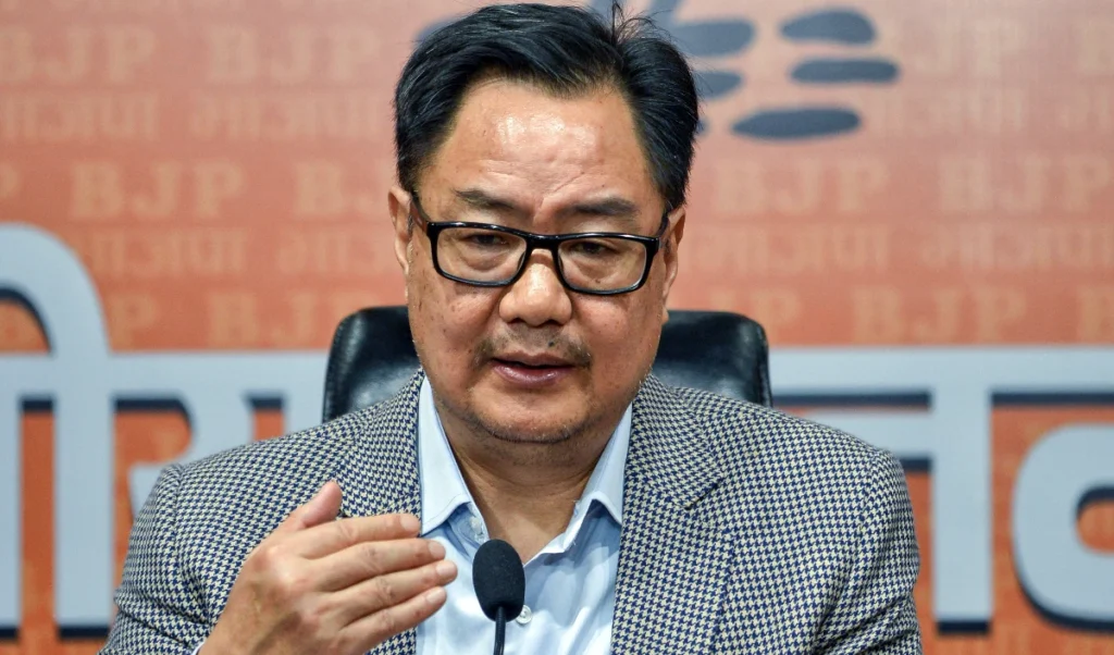 PM Modi के बाद Kiren Rijiju का विपक्ष पर हमला, छात्रों के भविष्य पर Politics बंद हो