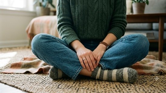 Pain when sitting cross-legged? Orthopaedic surgeon shares how to prevent: ‘Spine should stay straight, not hunched…’ Pain when sitting cross-legged? Orthopaedic surgeon shares how to prevent: ‘Spine should stay straight, not hunched…’