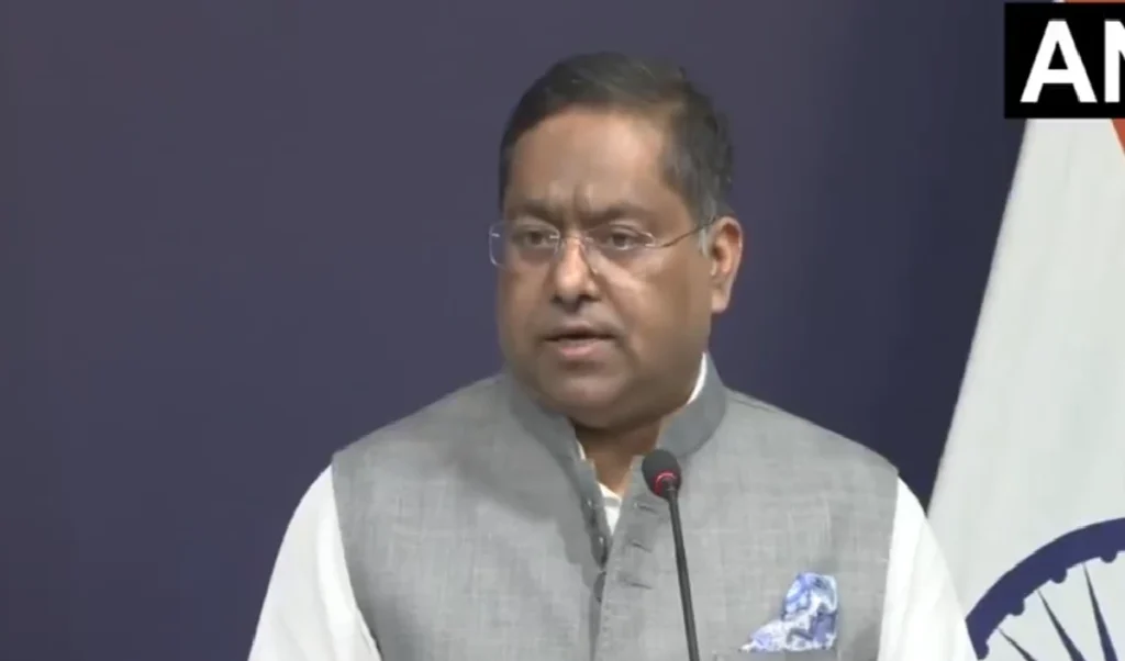 Pakistan की 'हाथ काटने' की धमकी पर MEA का करारा जवाब, कहा- पहले Terrorism बंद करो Pakistan की 'हाथ काटने' की धमकी पर MEA का करारा जवाब, कहा- पहले Terrorism बंद करो