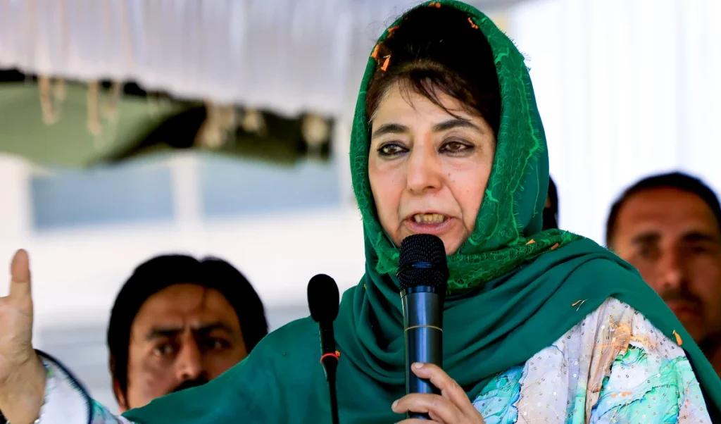 PoJK में Pakistan की बर्बरता पर बोलीं Mehbooba Mufti, मानवीय रवैया अपनाएं, गोलीबारी रोकें PoJK में Pakistan की बर्बरता पर बोलीं Mehbooba Mufti, मानवीय रवैया अपनाएं, गोलीबारी रोकें