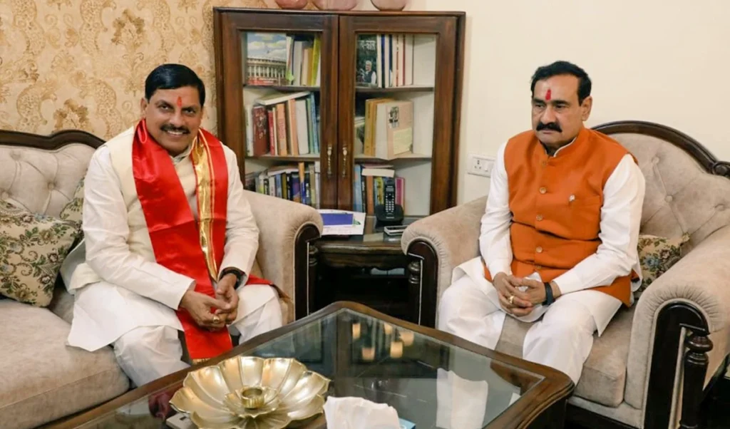 Prabhasakshi NewsRoom: Datia में Narottam Mishra का टिकट कटने पर बवाल, BJP कार्यकर्ताओं ने हाईवे किया जाम, इस्तीफों की लगी झड़ी