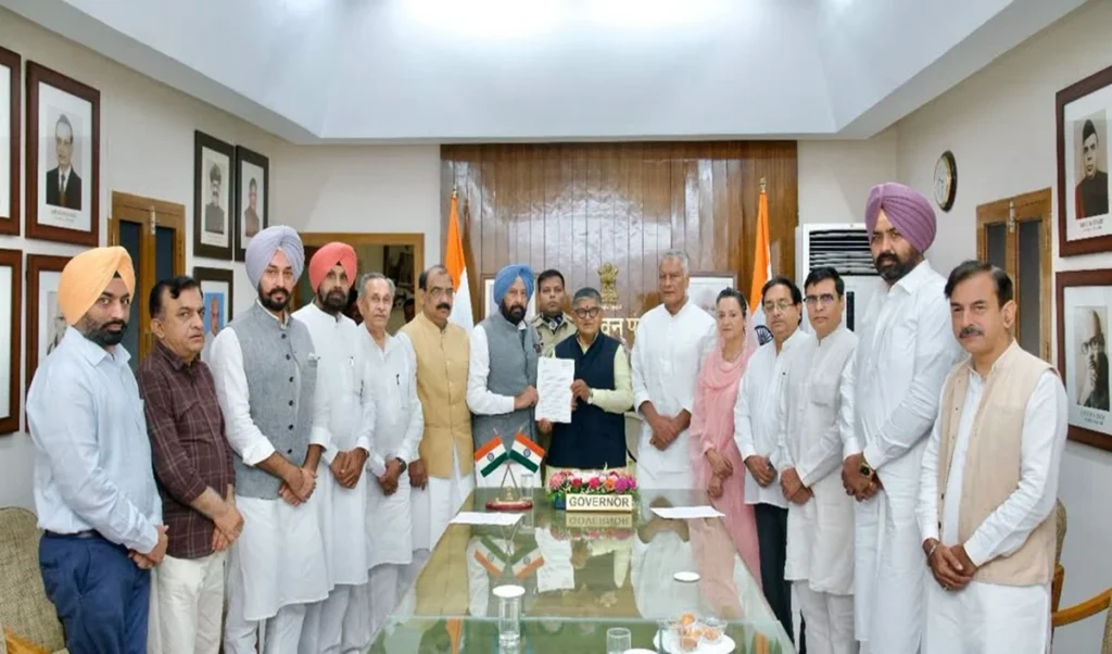 Punjab BJP ने Governor को सौंपा ज्ञापन, AAP पर लगाए अभूतपूर्व धांधली के आरोप Punjab BJP ने Governor को सौंपा ज्ञापन, AAP पर लगाए अभूतपूर्व धांधली के आरोप