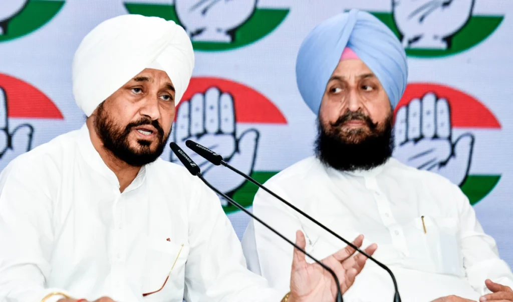 Punjab Congress का ‘पावर गेम’ चरम पर: Channi-Bajwa मिले, Rahul Gandhi ने की बैठक Punjab Congress का ‘पावर गेम’ चरम पर: Channi-Bajwa मिले, Rahul Gandhi ने की बैठक