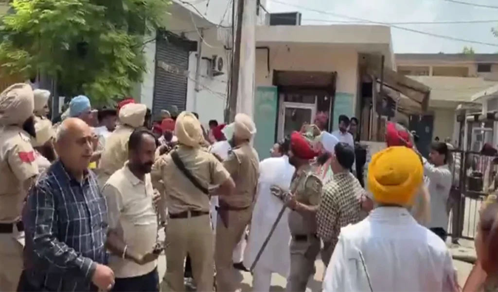 Punjab Politics: कादियान में बवाल के बाद बोले Partap Singh Bajwa, पुलिस और अपराधियों का है खतरनाक गठबंधन Punjab Politics: कादियान में बवाल के बाद बोले Partap Singh Bajwa, पुलिस और अपराधियों का है खतरनाक गठबंधन
