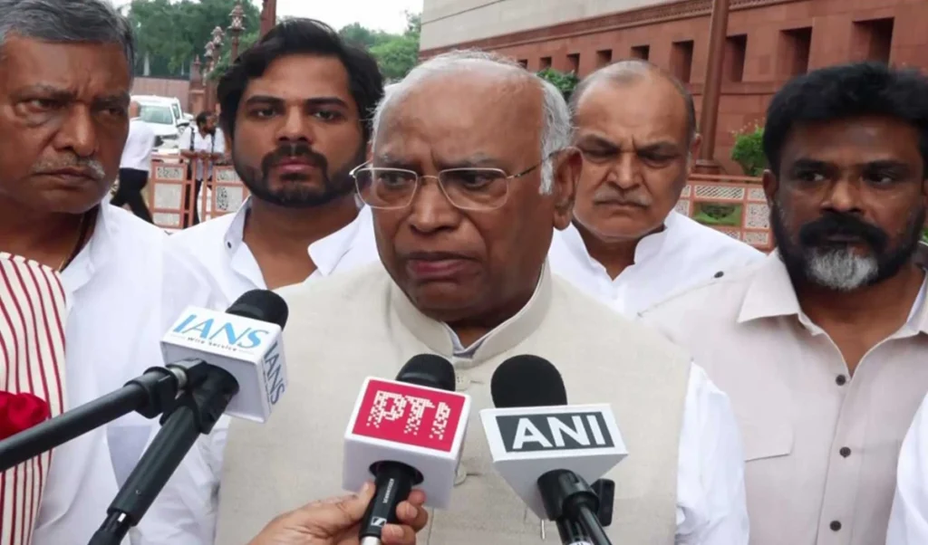 Rajya Sabha में मेरा Mic बंद कर दिया गया, CJP Protest पर Mallikarjun Kharge का केंद्र पर गंभीर आरोप Rajya Sabha में मेरा Mic बंद कर दिया गया, CJP Protest पर Mallikarjun Kharge का केंद्र पर गंभीर आरोप